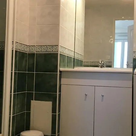 Fleur De Sel Face A La Daire